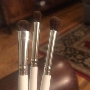 set of 3 makeup brushes